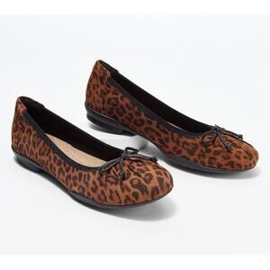 Clarks Collection Sara Aster Leopard Leather Ballet Flats Wide Width Size 7.5